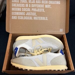 Veja men’s Rio Blanco Aircell Lunar Pierre Paros 11.5